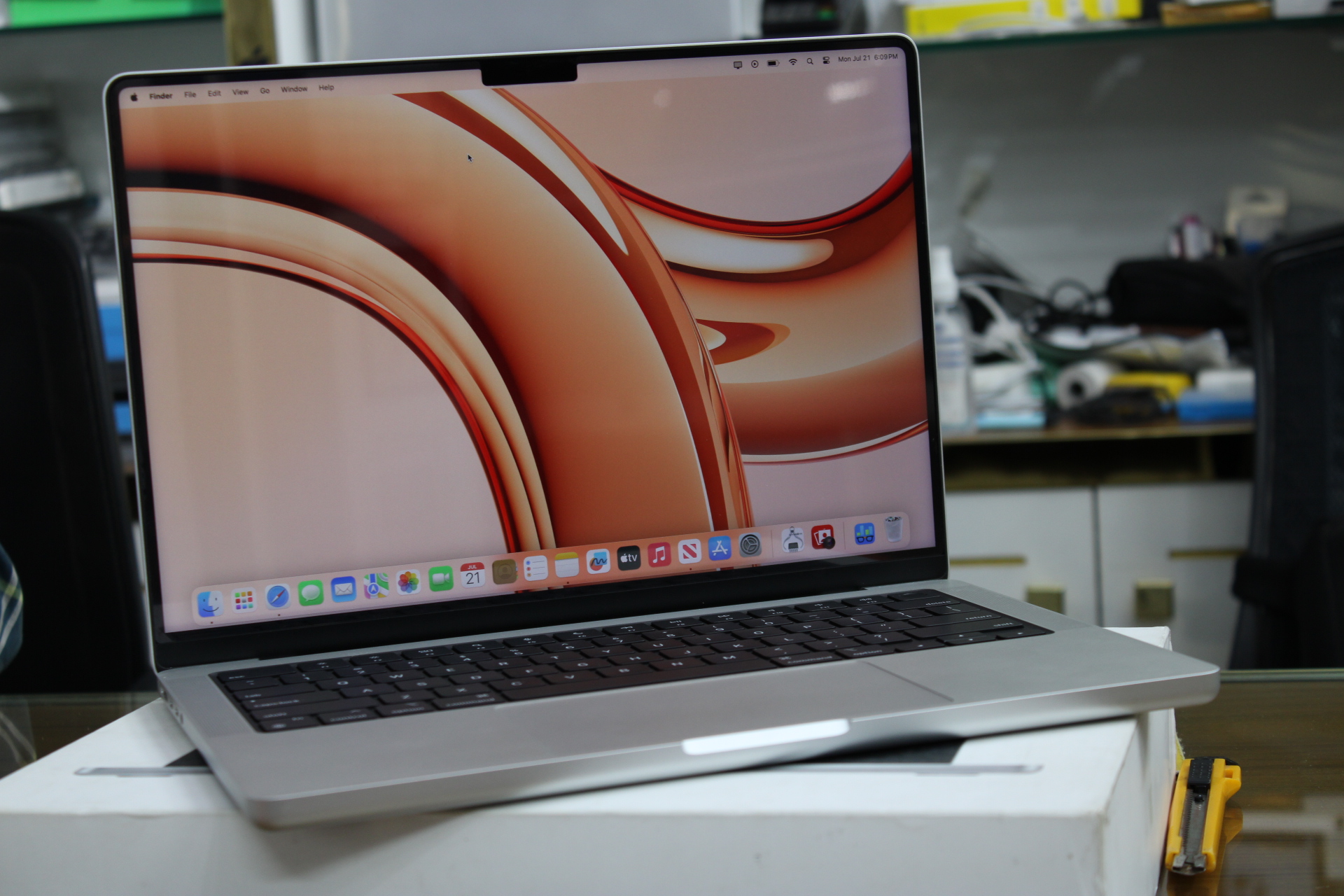 MacBook Air M3 13-Inch 8GB/256GB 8 Core CPU 8 Core GPU pre owned